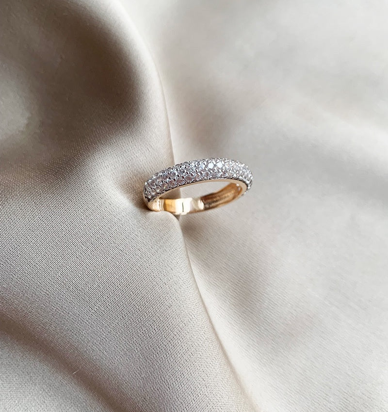 Rose gold ring with cubic zirconia