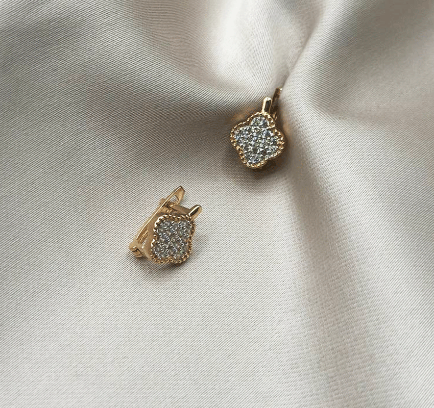 Rose gold earrings with zircon