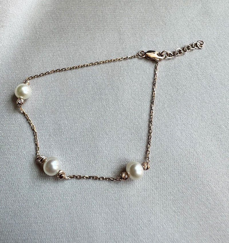Rose gold bracelet with pearls