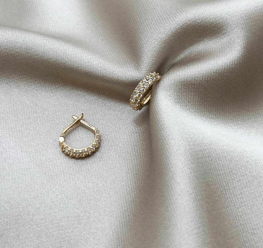 Rose gold earrings with zircon