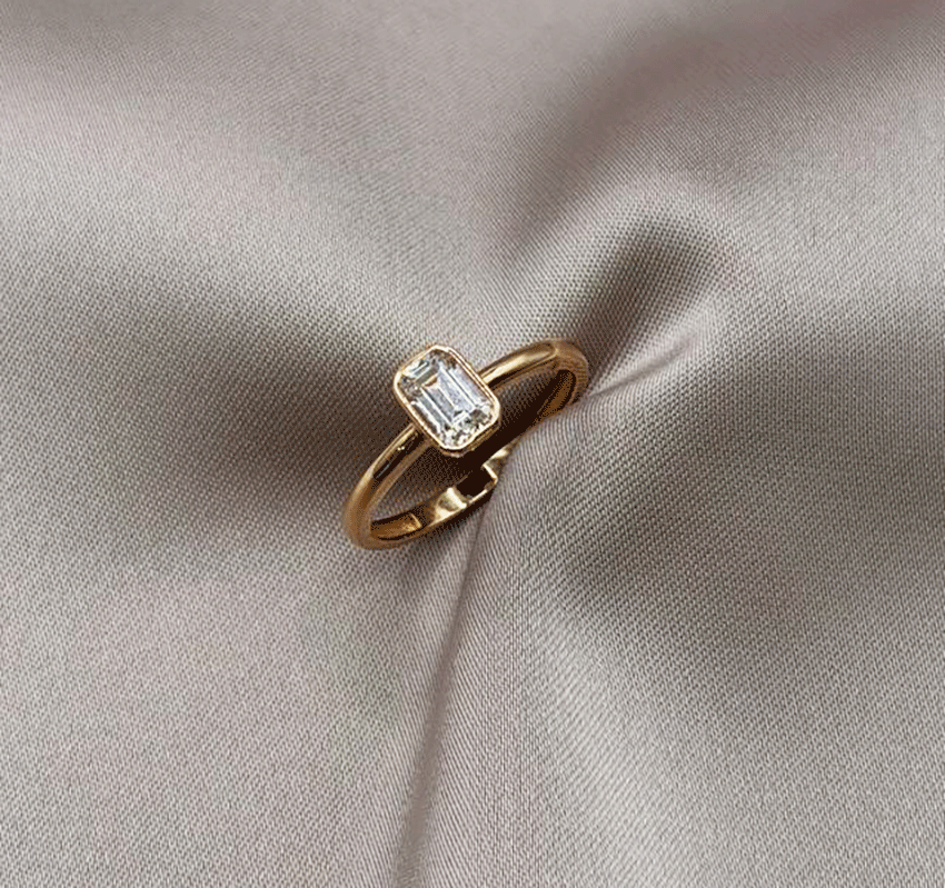 Rose gold ring with cubic zirconia