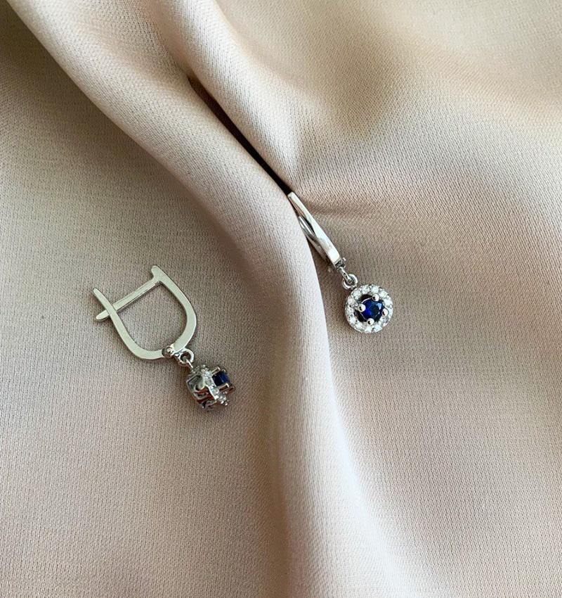 Cercei din aur alb cu diamant și safir de 0,28 ct