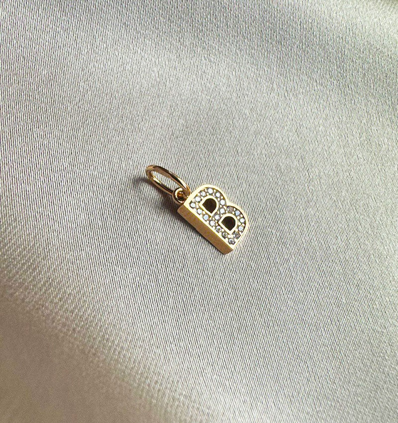 Pandantiv cu literă din aur roz și zirconiu