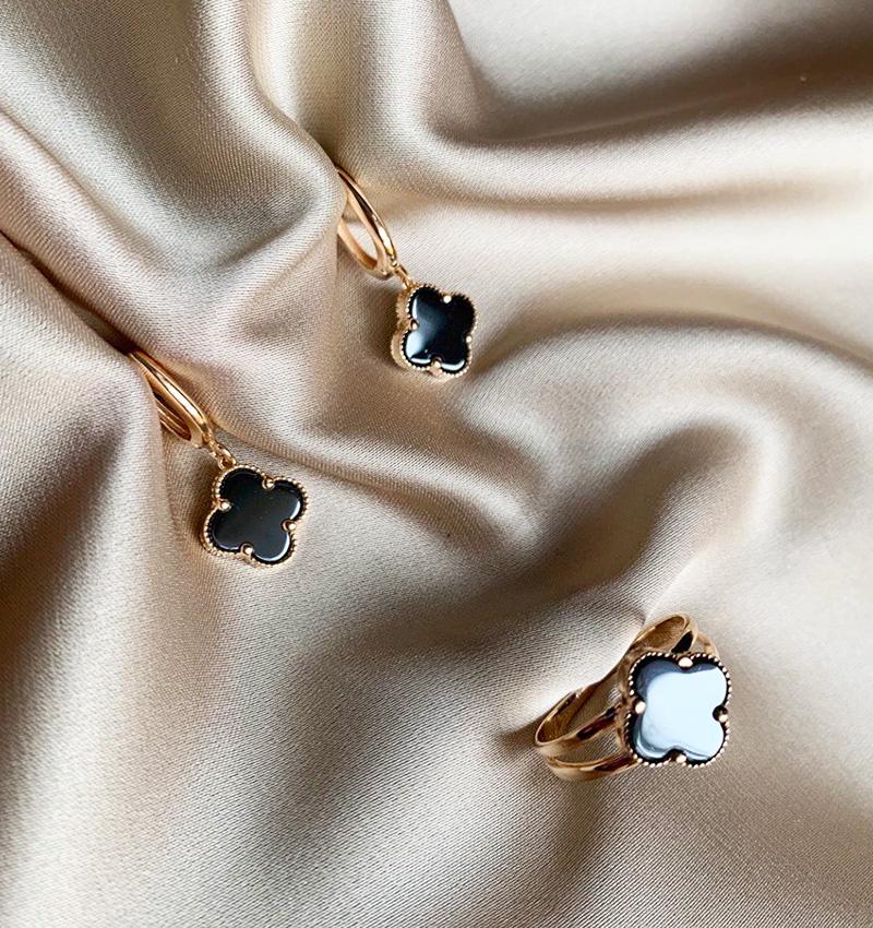 Rose gold and onyx set