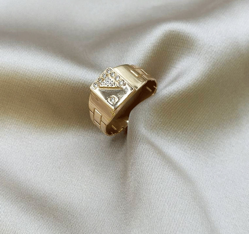 Rose gold ring with cubic zirconia