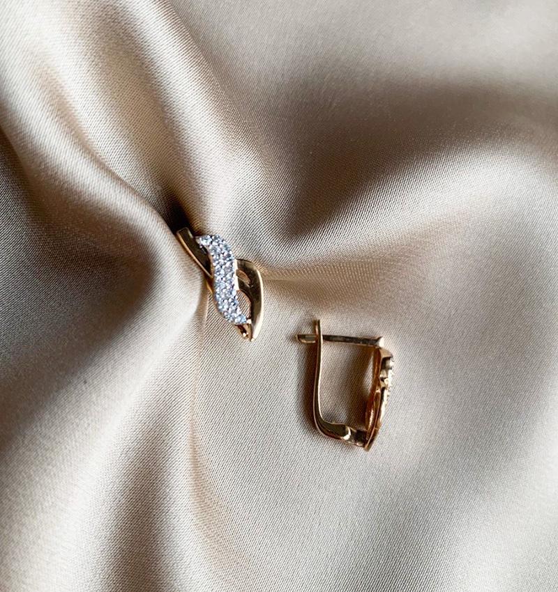 Rose gold earrings with zircon