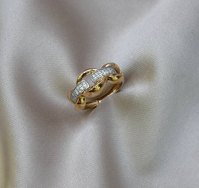 Rose gold ring with zircon