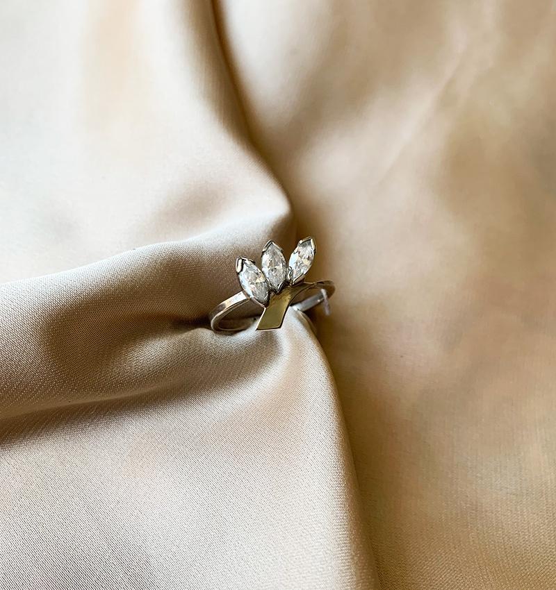 Inel din argint cu inserții de aur și zirconiu