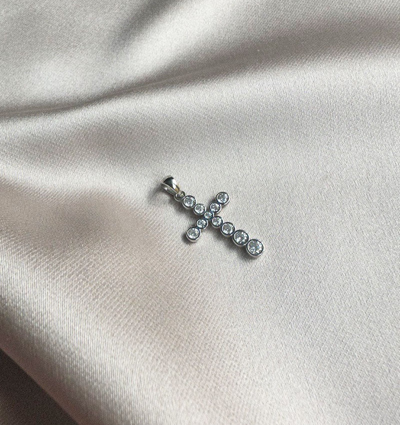 Cruce din aur alb cu zirconiu