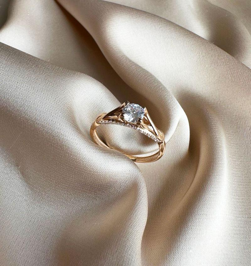 Rose Gold Engagement Ring with Zircon