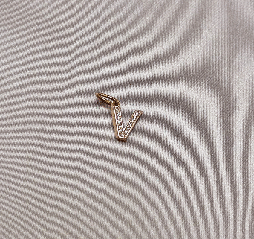 Pandantiv cu literă din aur roz