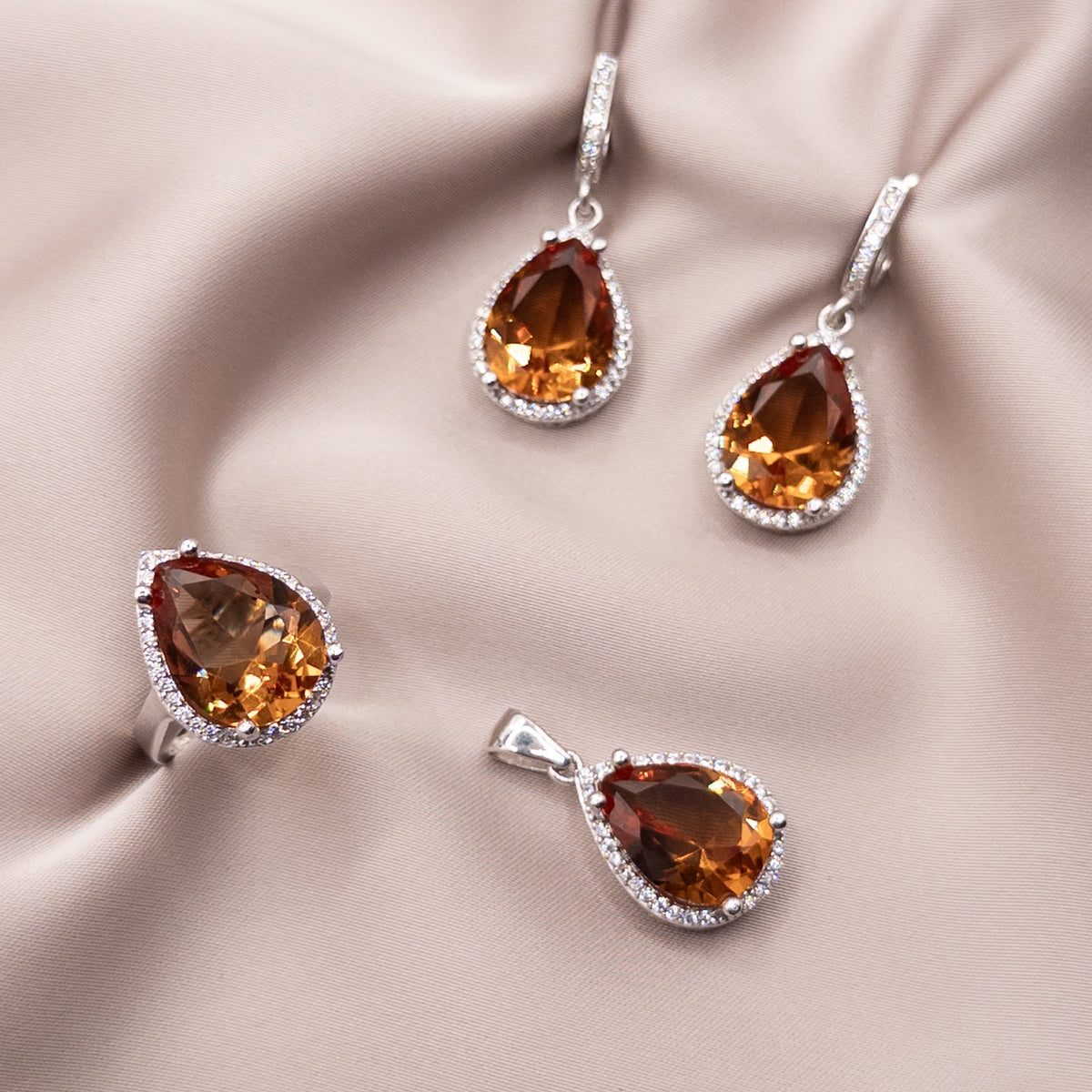 Silver set with cubic zirconia
