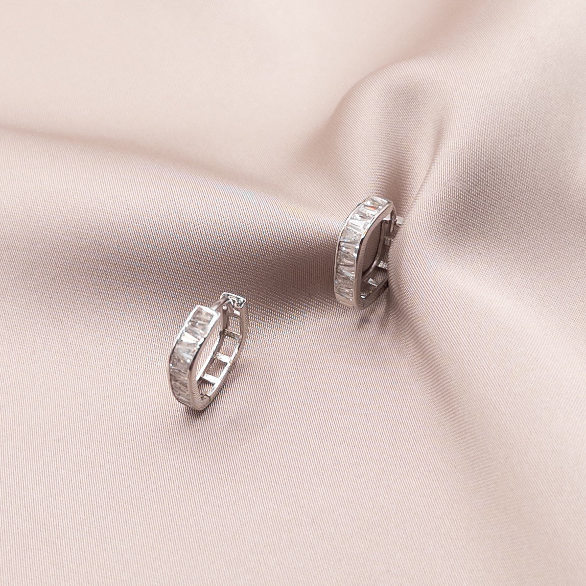 Серьги из серебра с цирконом