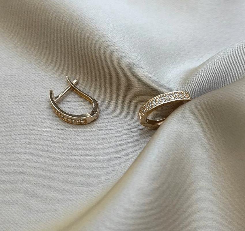 Rose gold earrings with zircon