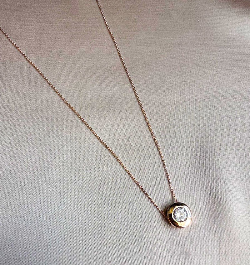 Rose gold necklace with zircon