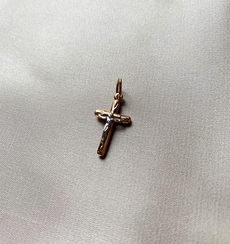 Cruce din aur roz