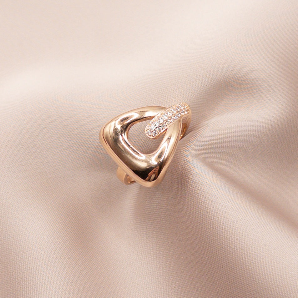 Rose gold ring with zircon