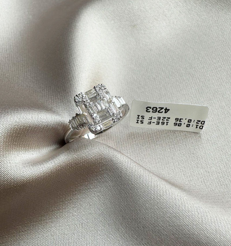 Кольцо из белого золота с бриллиантом 0.42ct