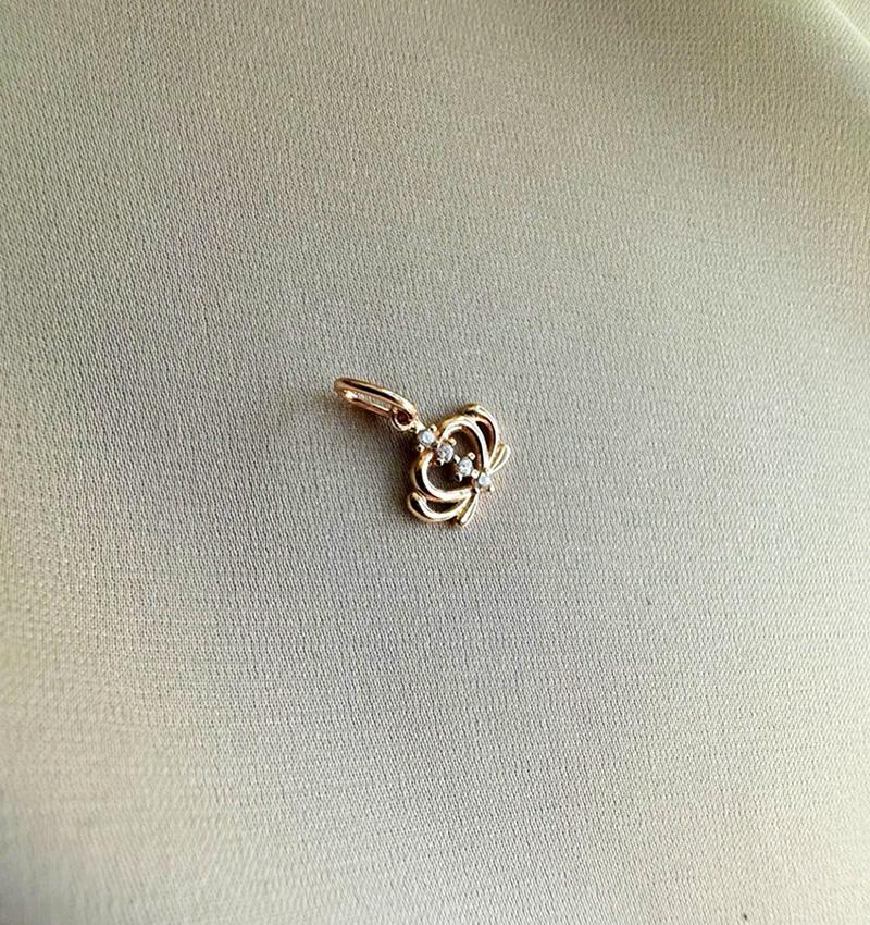 Rose gold pendant with zircon