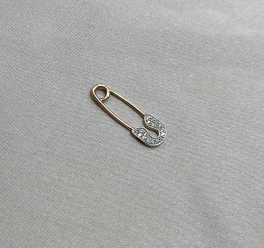 Rose gold pendant with cubic zirconia