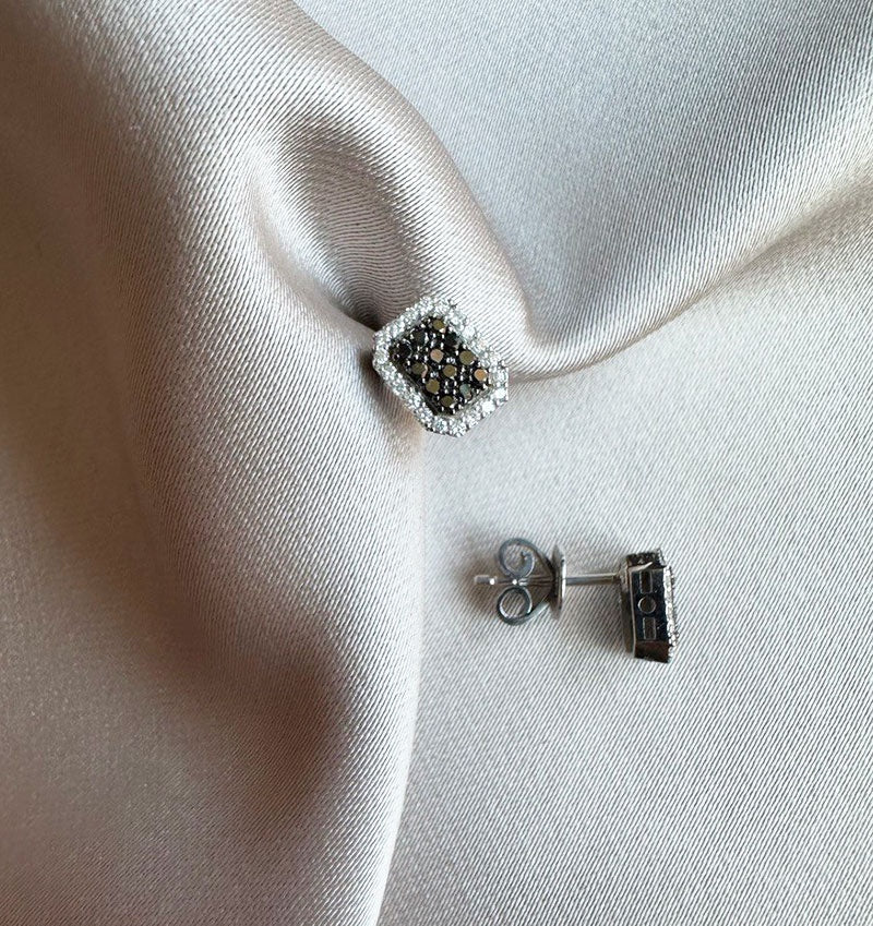 White gold earrings with a 0.34ct diamond