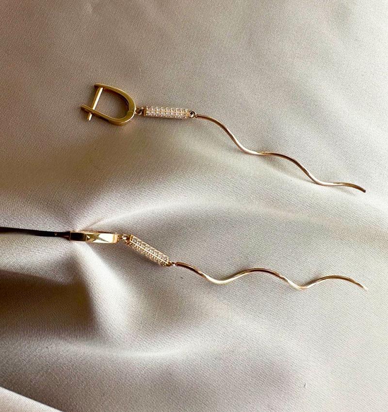 Rose gold earrings with zircon