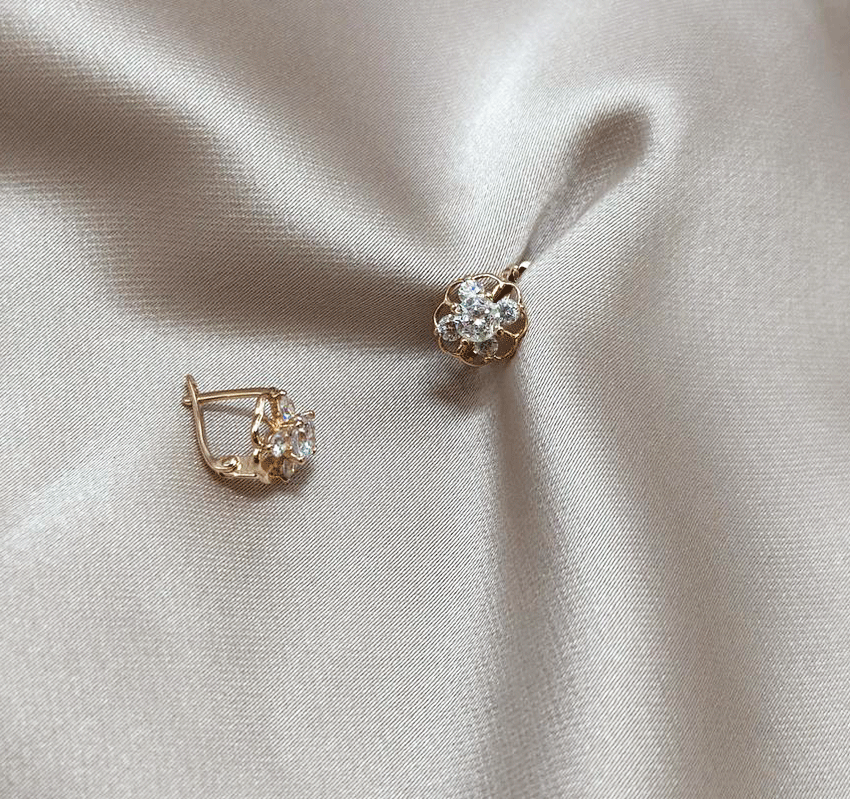 Rose gold earrings with zircon