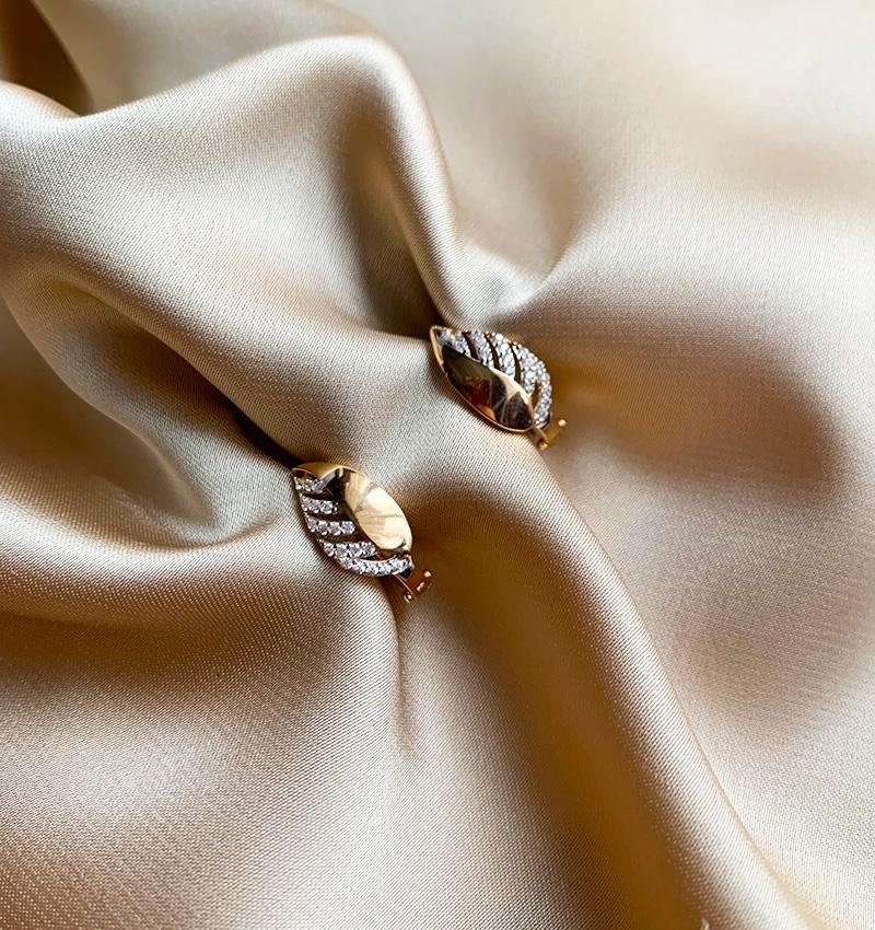 Rose gold earrings with zircon