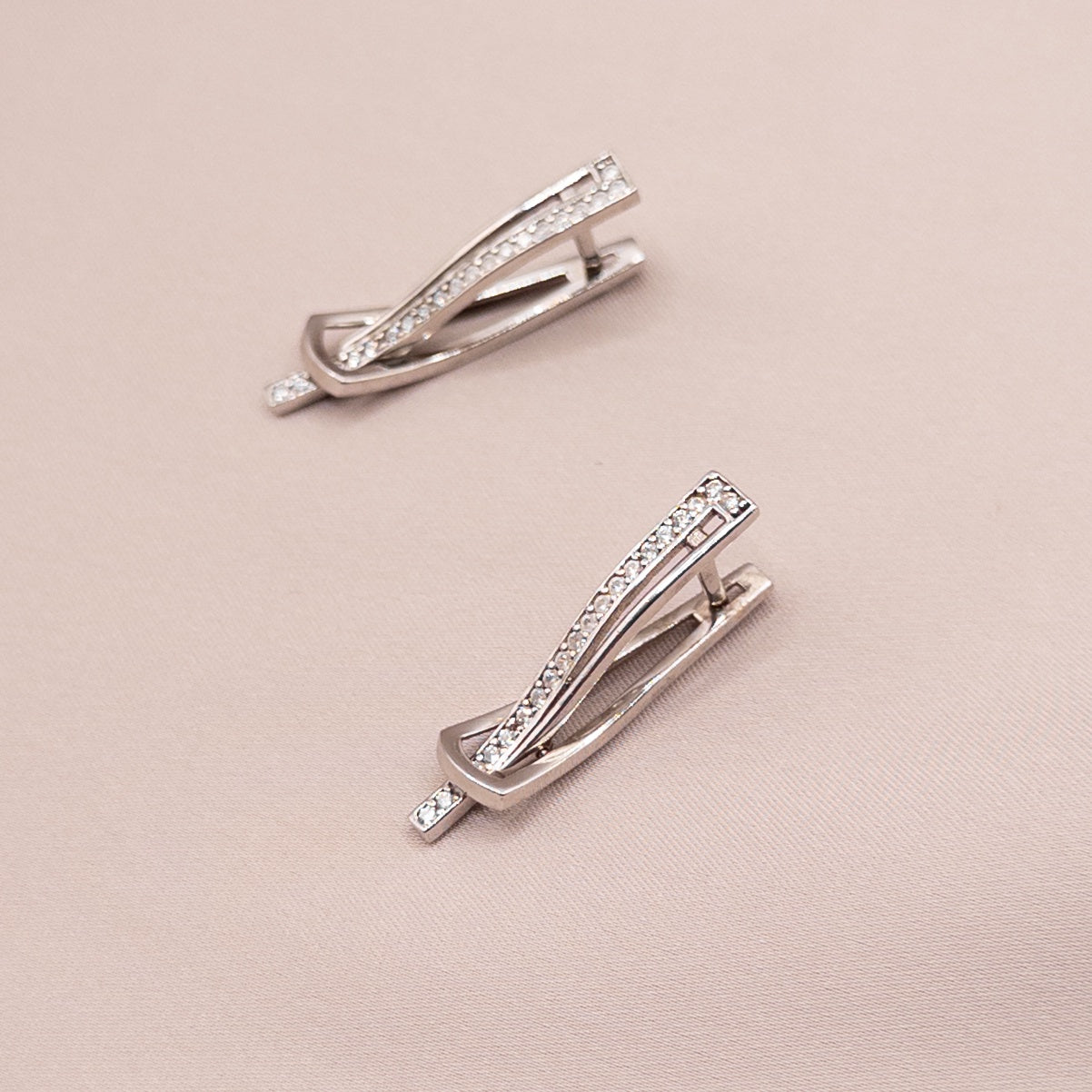 Серьги из серебра с цирконом