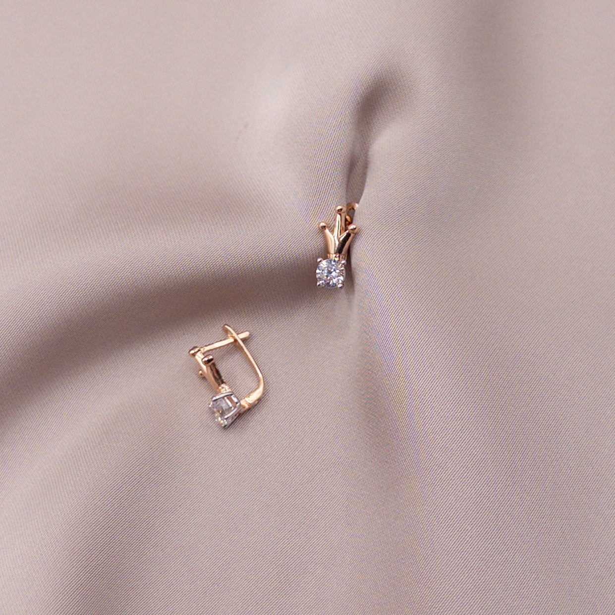 Rose gold earrings with cubic zirconia