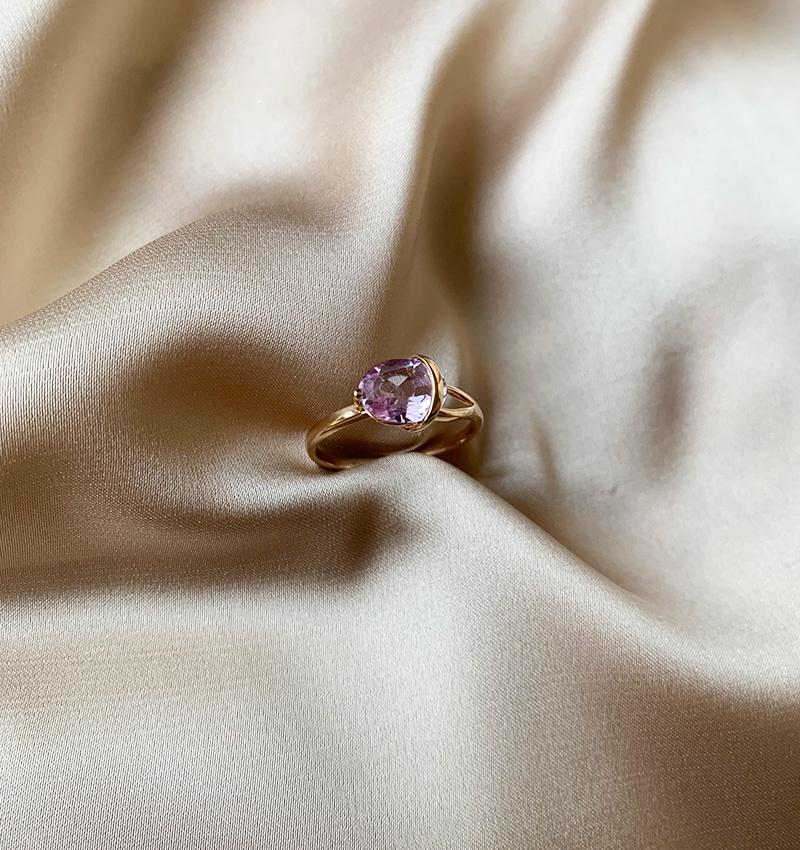 Rose gold ring with amethyst