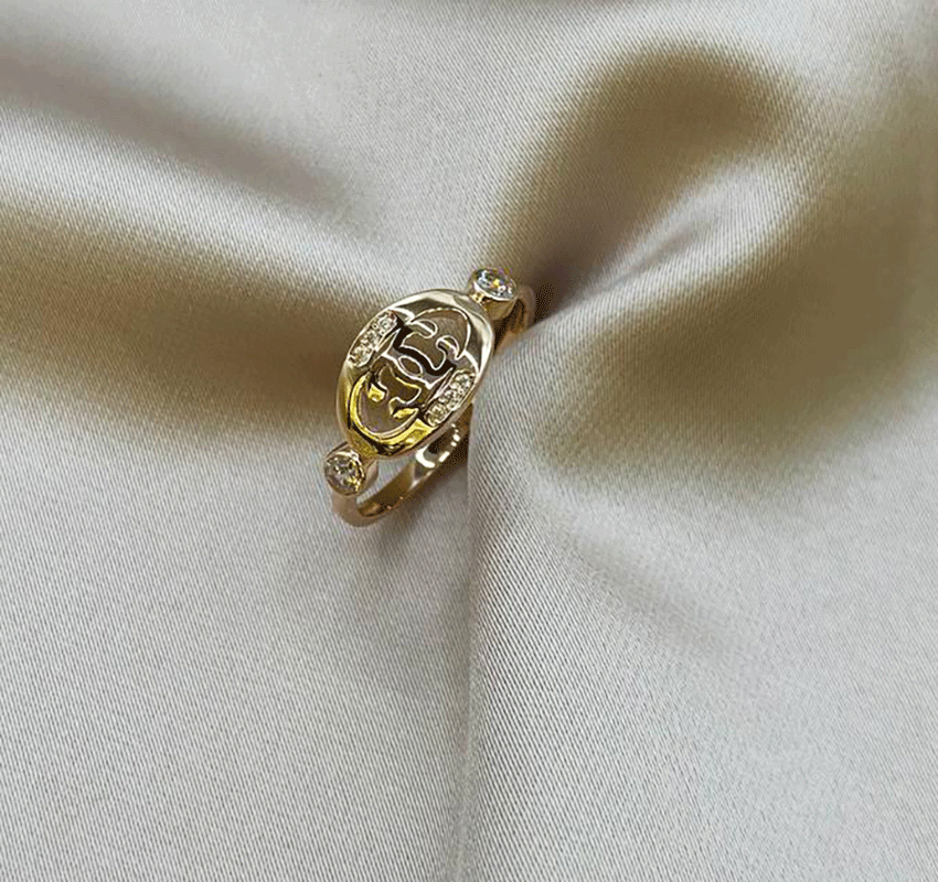 Rose gold ring with zircon