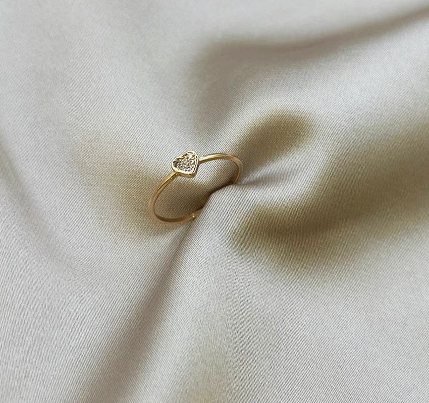 Rose gold ring with cubic zirconia