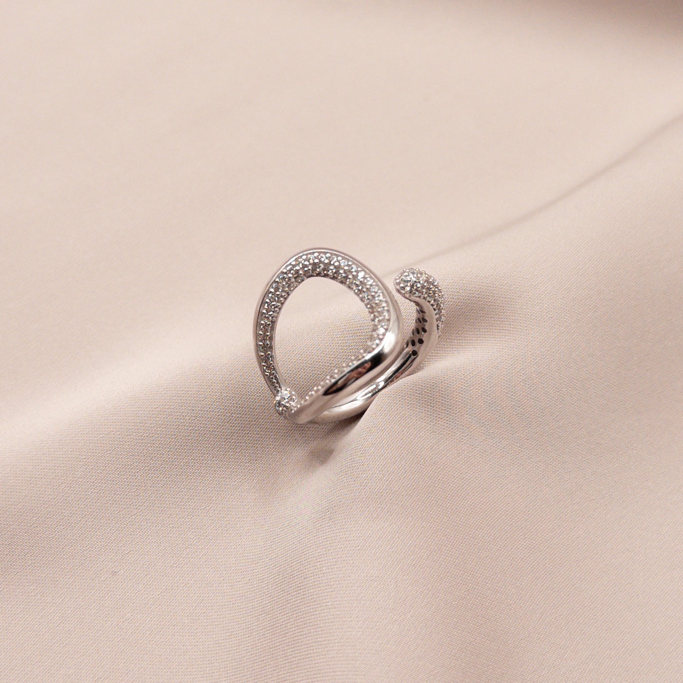 White gold ring with cubic zirconia