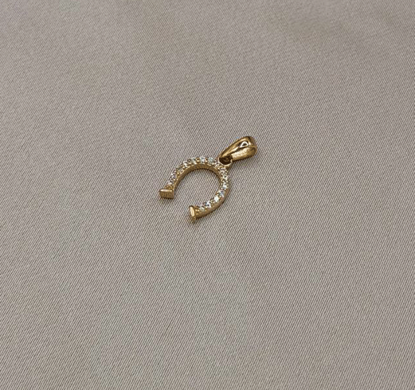 Rose gold pendant with cubic zirconia