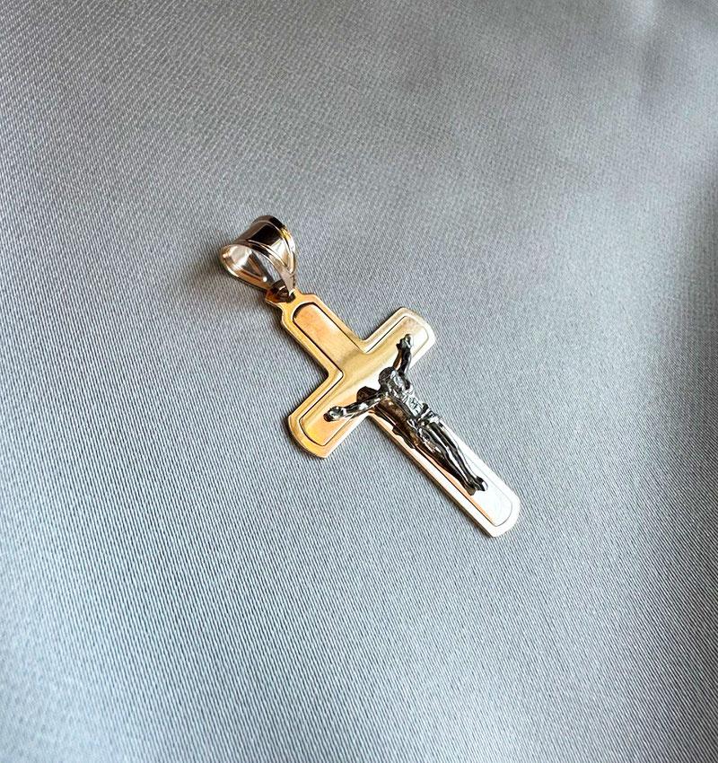 Cruce din aur roz