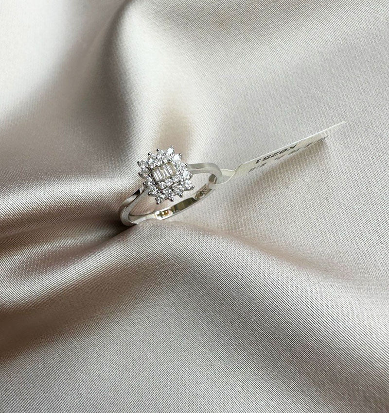 Кольцо из белого золота с бриллиантом 0.24ct