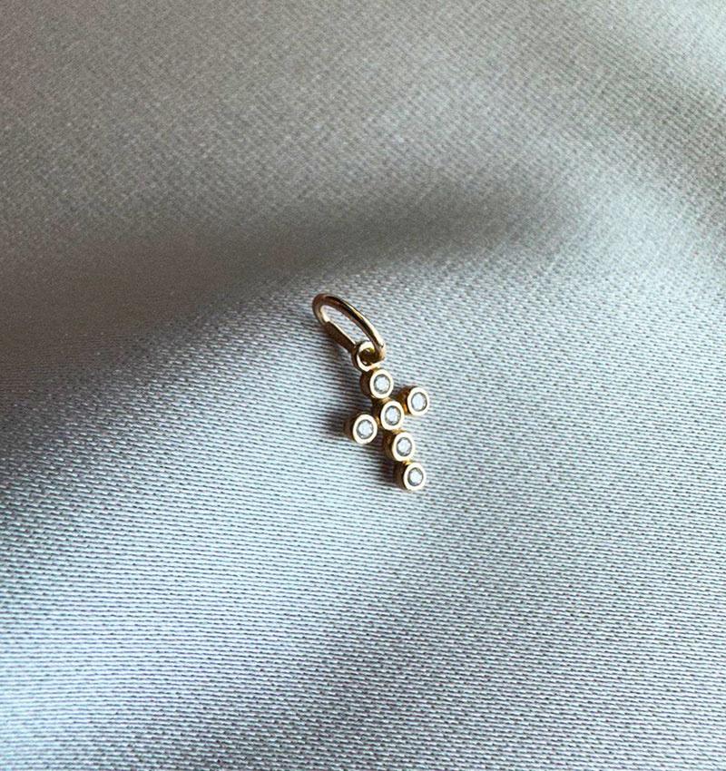 Cruce din aur roz cu zirconiu