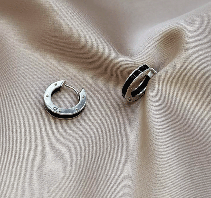 Серьги из белого золота с ониксом