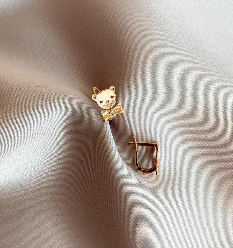 Rose gold earrings with zircon