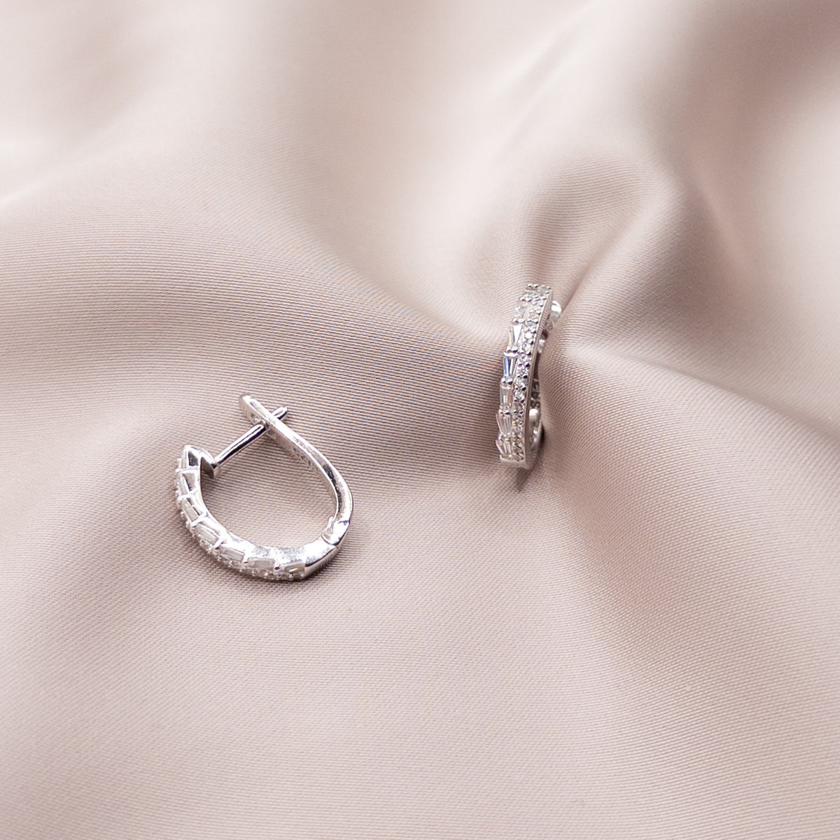 Серьги из серебра с цирконом