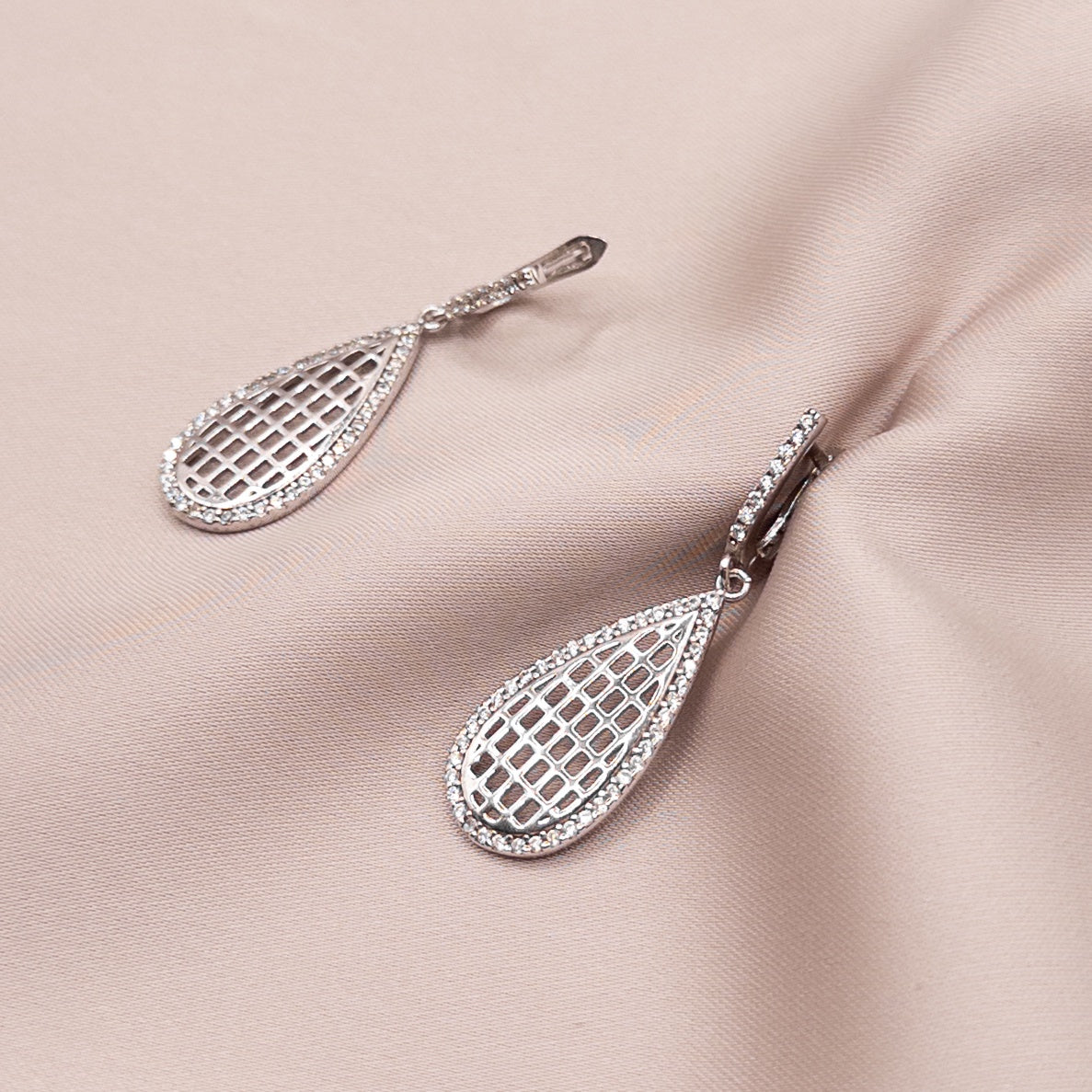 Серьги из серебра с цирконом