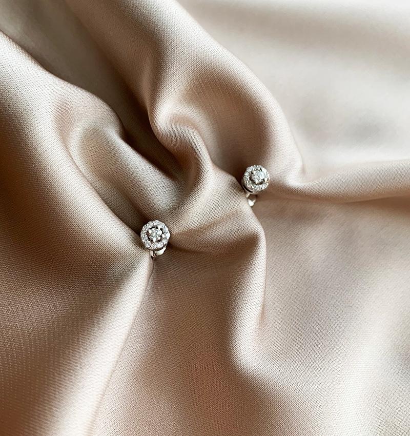 Cercei din aur alb cu diamant de 0,17 ct