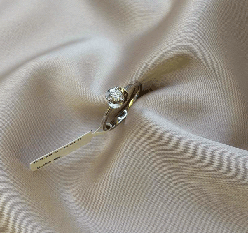 Кольцо из белого золота с бриллиантом 0.18ct