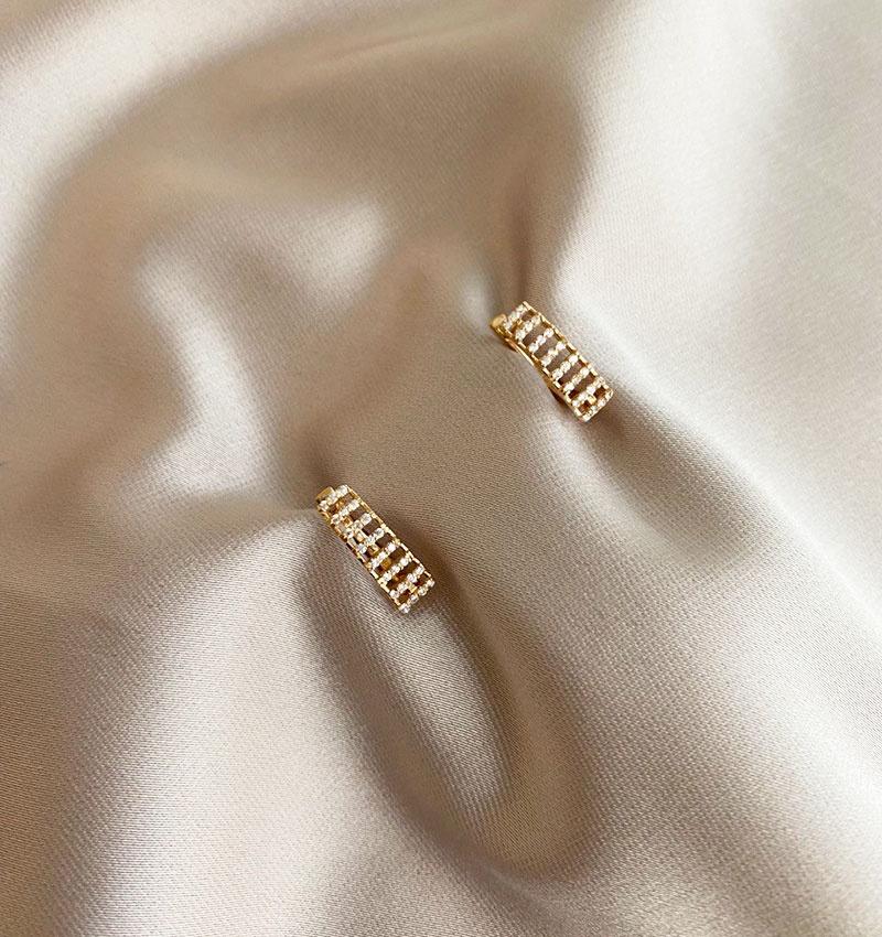 Rose gold earrings with zircon