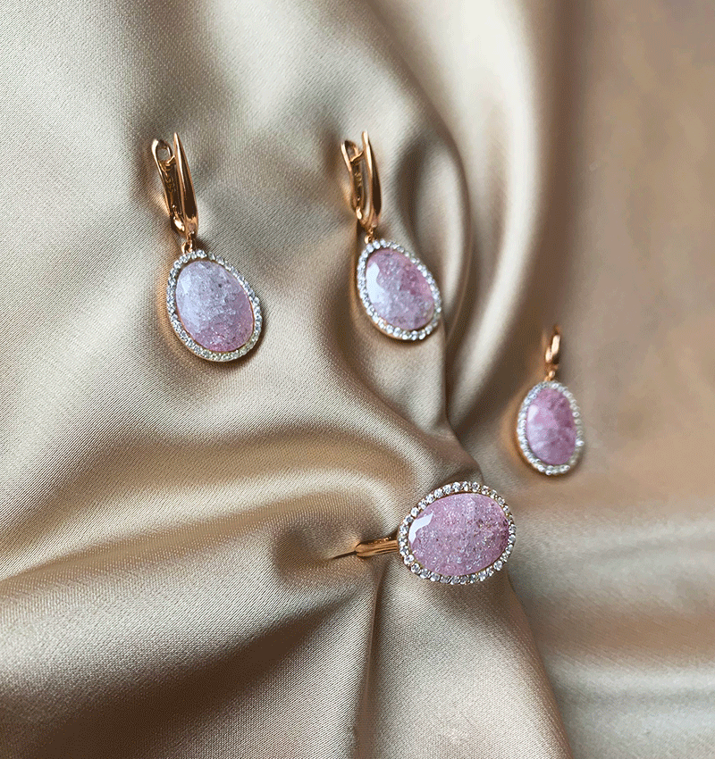 Rose gold set with zircon and quartz