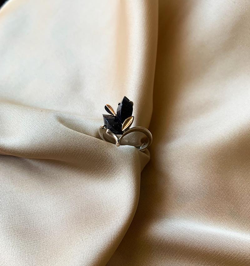 Inel din argint cu inserții de aur și zirconiu