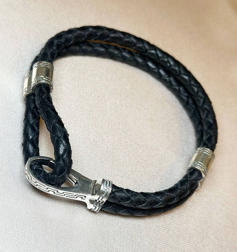 Silver bracelet with rubber and leather