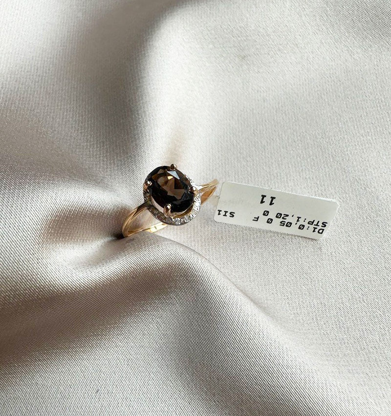 Inel din aur alb cu diamant și topaz fumuriu de 0,45 ct