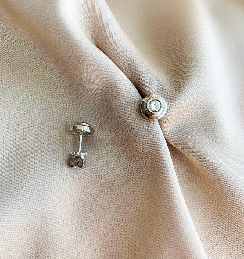 White gold earrings with a 0.27ct diamond